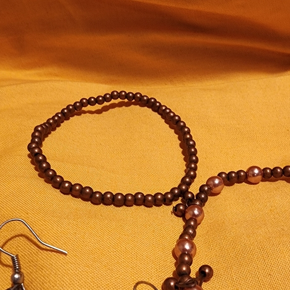 Earrings and 3 bracelets - Picture 2 of 5